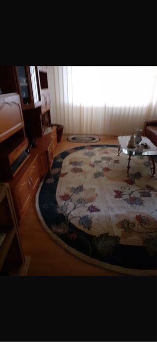 Vand apartament cu 4 camere,zona pietei centrale
