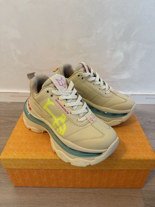 Adidasi Naked Wolfe 37