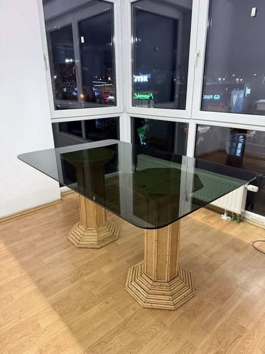 Vând masă 150cm X 95.5 cm din sticla neagra securizată