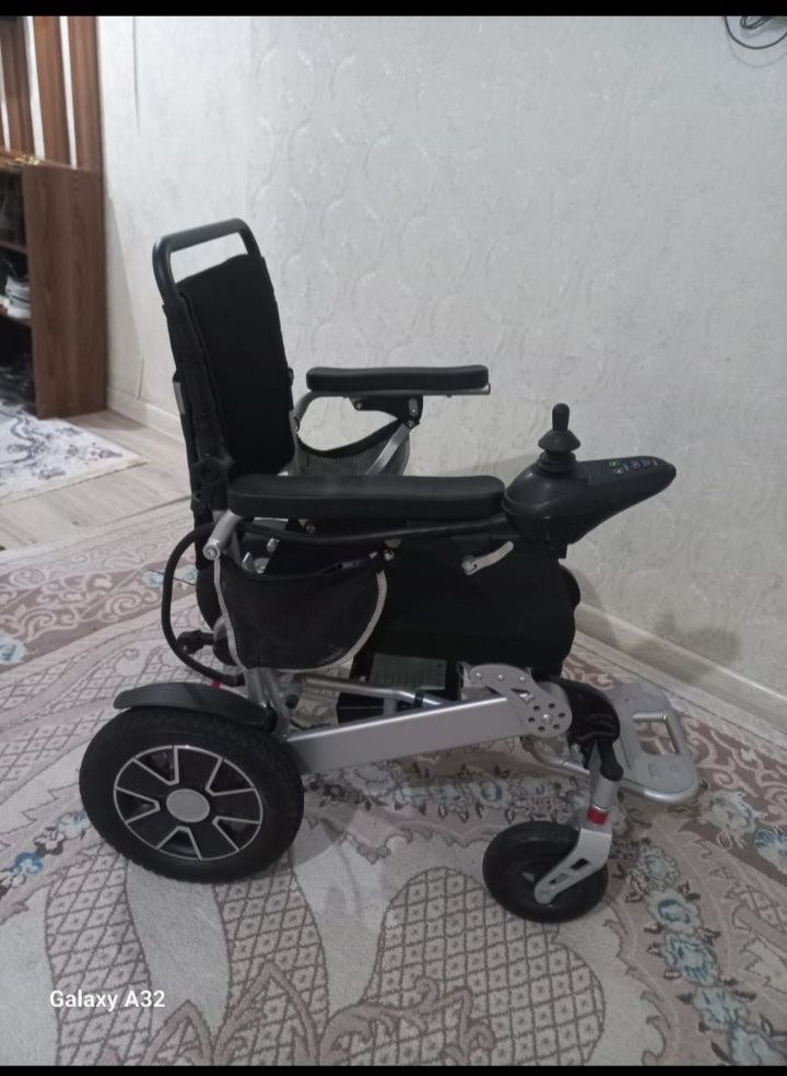 Инвалидный электронный коляска