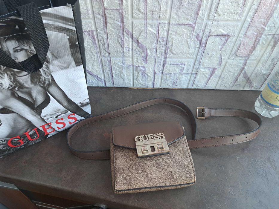 дамска чанта GUESS,малка чантичка за кръста,банан,гес