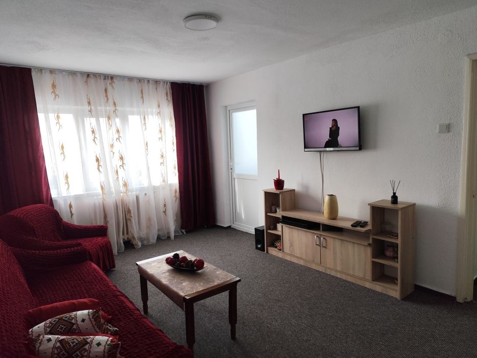 În chiriez  apartament 2 camere  Exercitiu  , etj.2