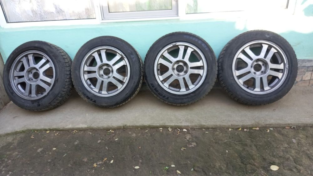 Jante aliaj 5x114.3 R17 cu anvelope iarna folosite pe Hyundai Tucson