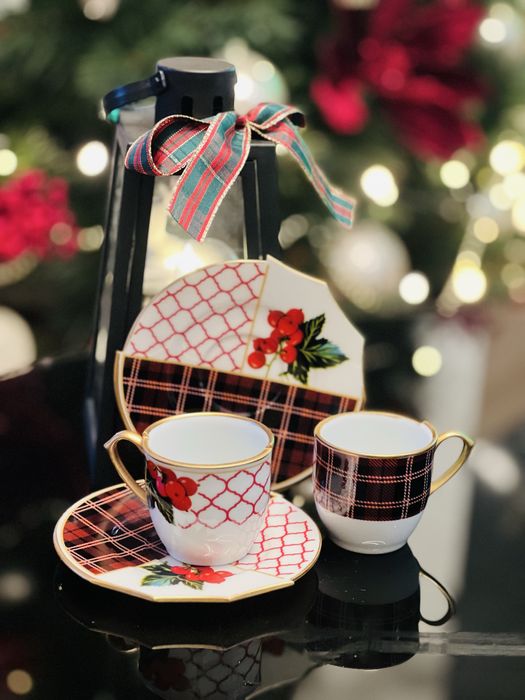 Коледен порцеланов сервиз от шест чаши и чинии