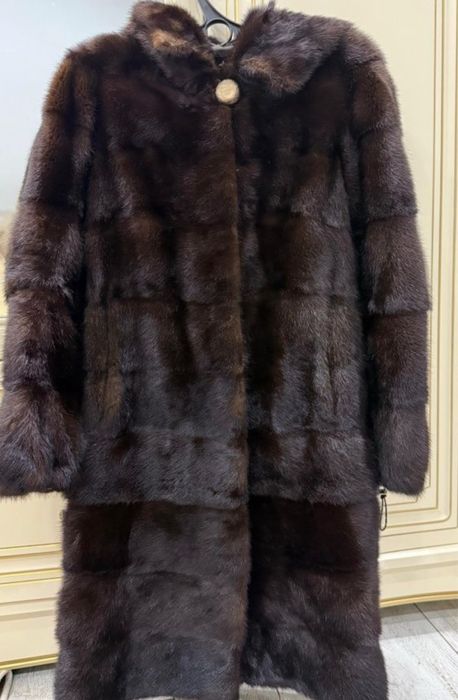 Шуба сатылады рр 46-48 бираз киилген ангименин ашыгын айтамын