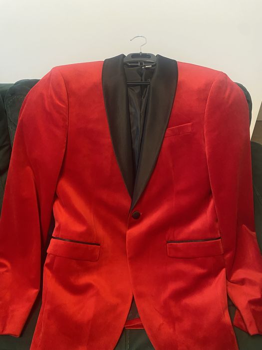 Sacou Zara catifea rosie revere saten negru, marimea 48