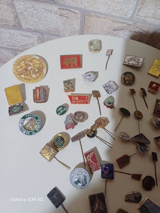 Лот значки всичко за 35лв общо
