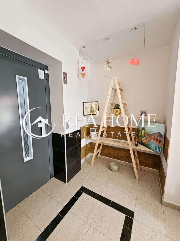 Продава се Двустаен апартамент в София, Център - 82 кв.м за 2877 €/кв.м - Снимка #9