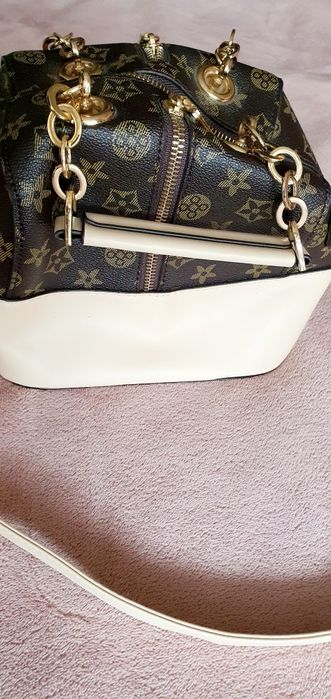 Елегантна дамска Louis Vuitton чанта в кафяво и бежово с класически мо