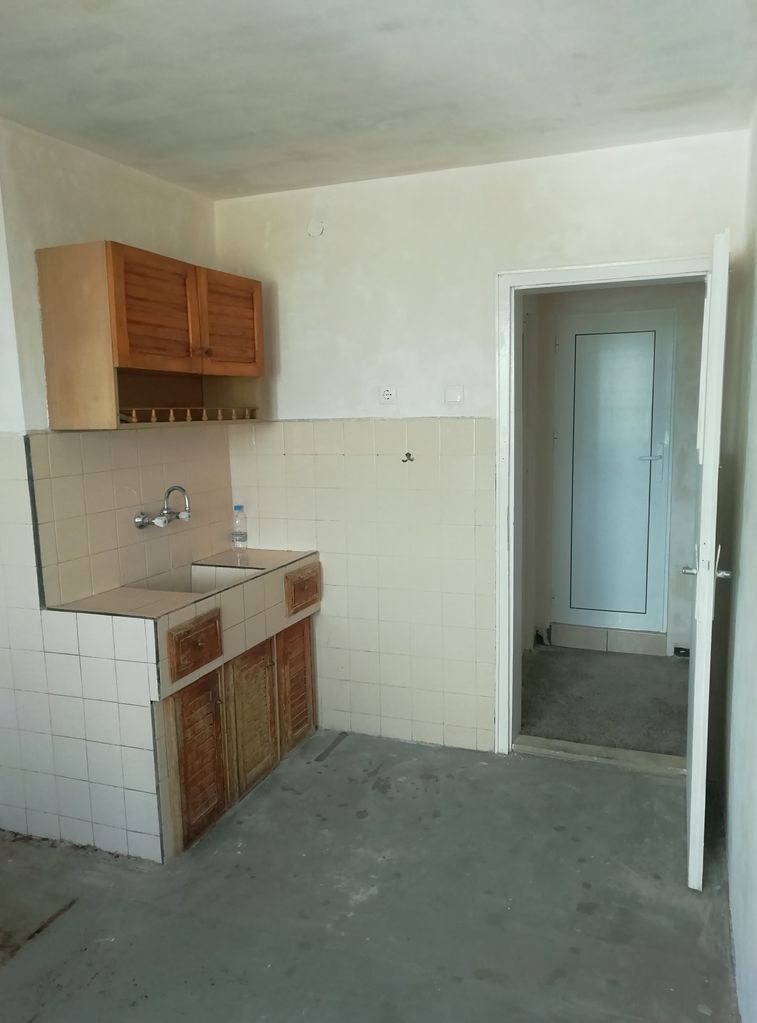 Продава се Двустаен апартамент в Разград, Лудогорие - 71 кв.м за 1020 €/кв.м - Снимка #3