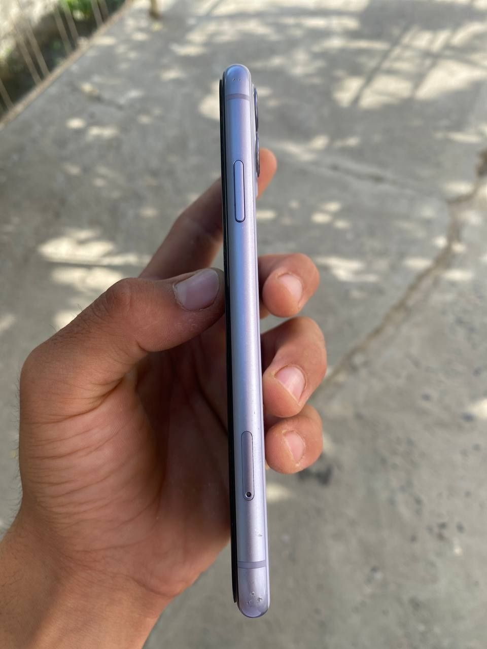 Iphone 11 sotiladi.