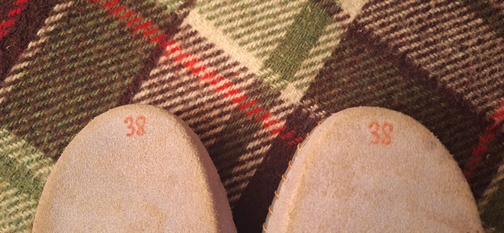 Vând pantofi de casă