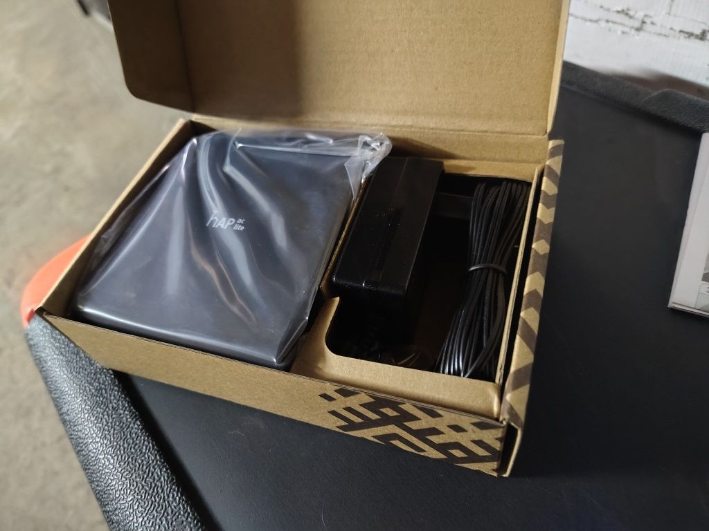 Маршрутизатор MikroTik hAP ac lite RB952Ui-5ac2nD-TC