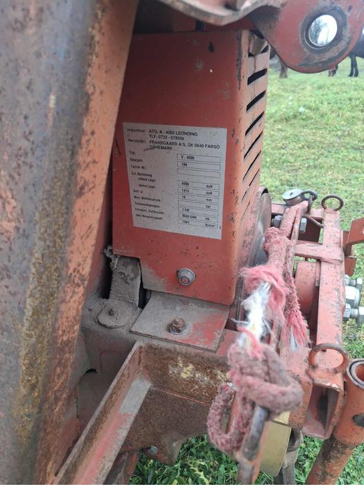 Vand troliu si un căruț dupa tractor