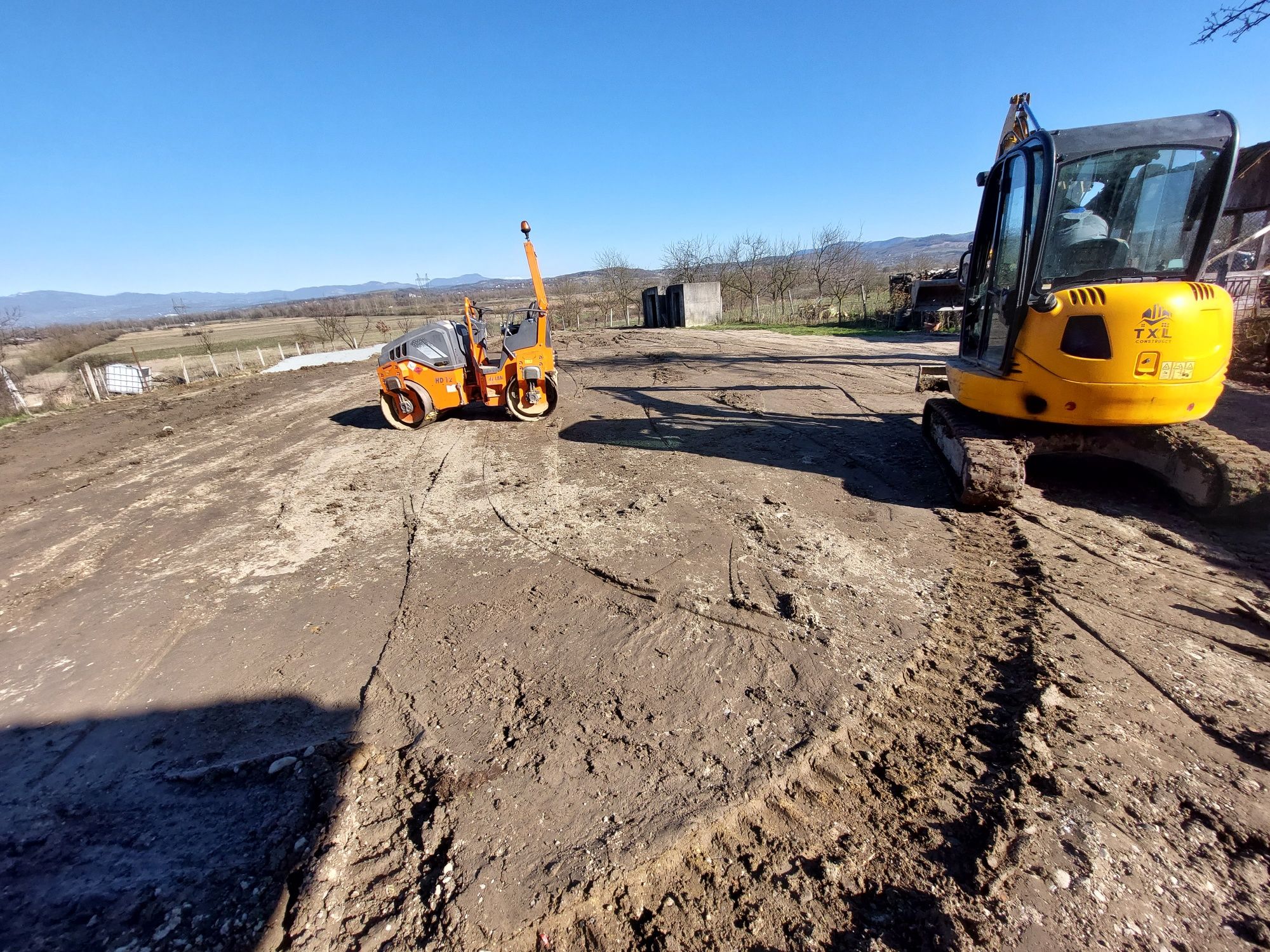 Lucrari miniexcavator,  dumper, cilindru, camioneta