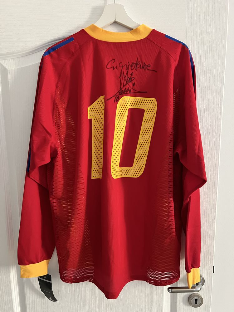 Tricou România cu semnătura olografă a lui Gheorghe Hagi