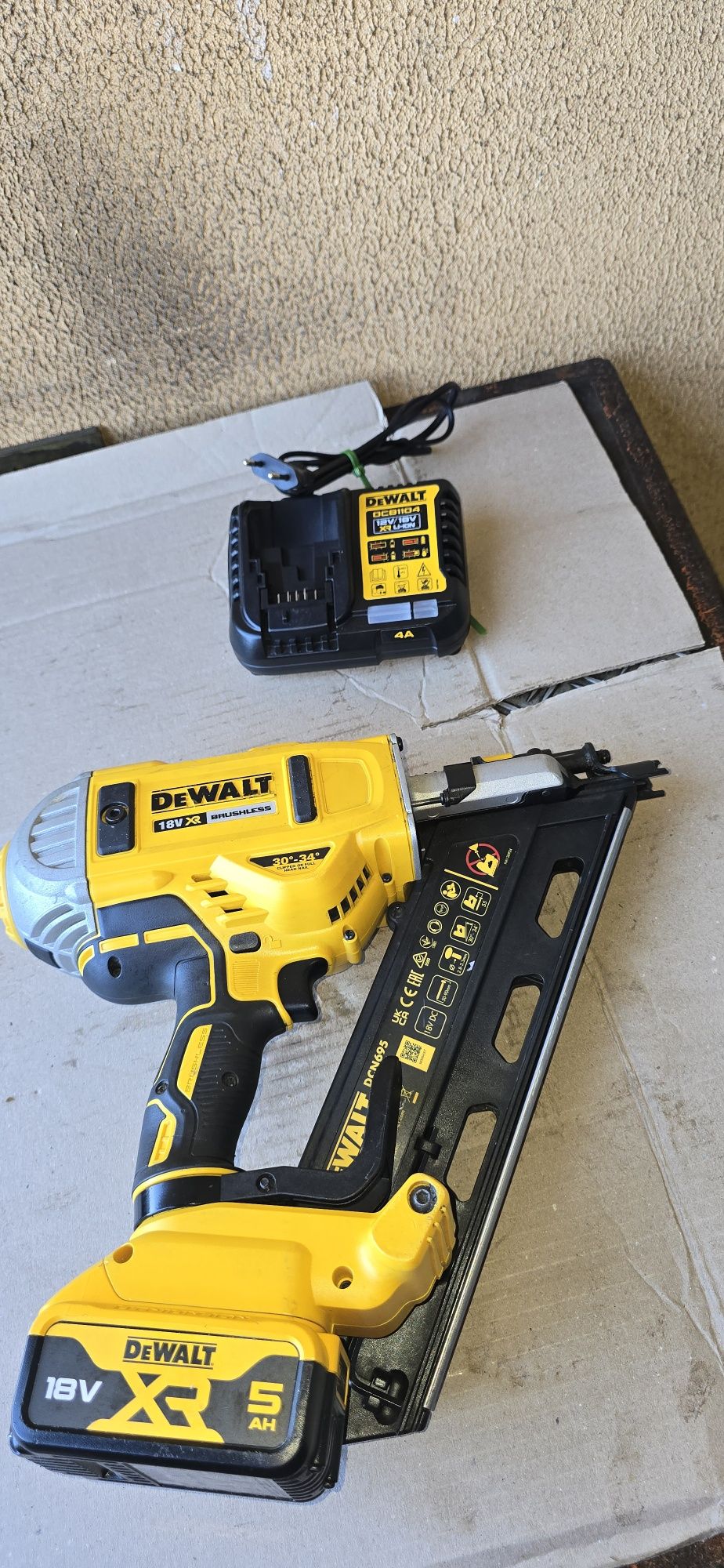 Dewalt DCN695 pistol cuie brushless 2023