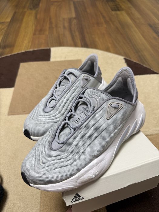 Adidas gri marimea 42