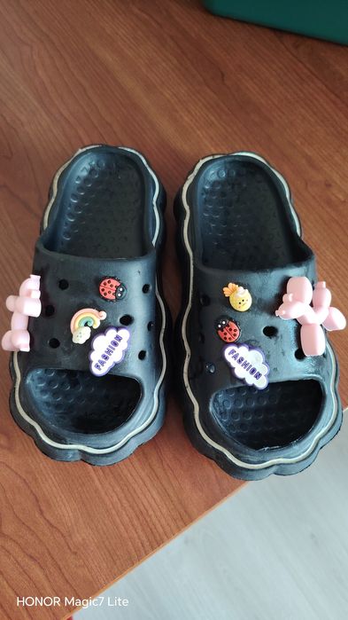 Нови чехли деца.