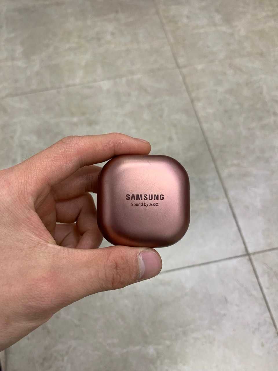 Samsung Galaxy Buds в отличном состоянии все работает