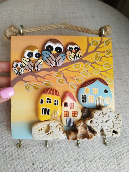 Къща за ключове с рисувани камъчета