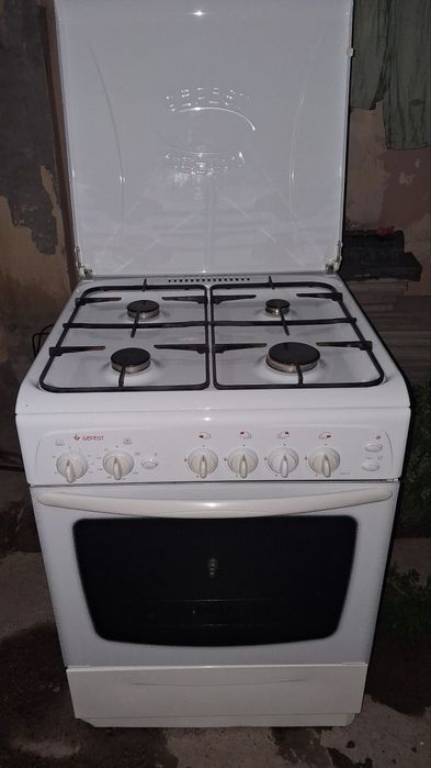 Срочно продаётся  газ плита Беларусь Гефест