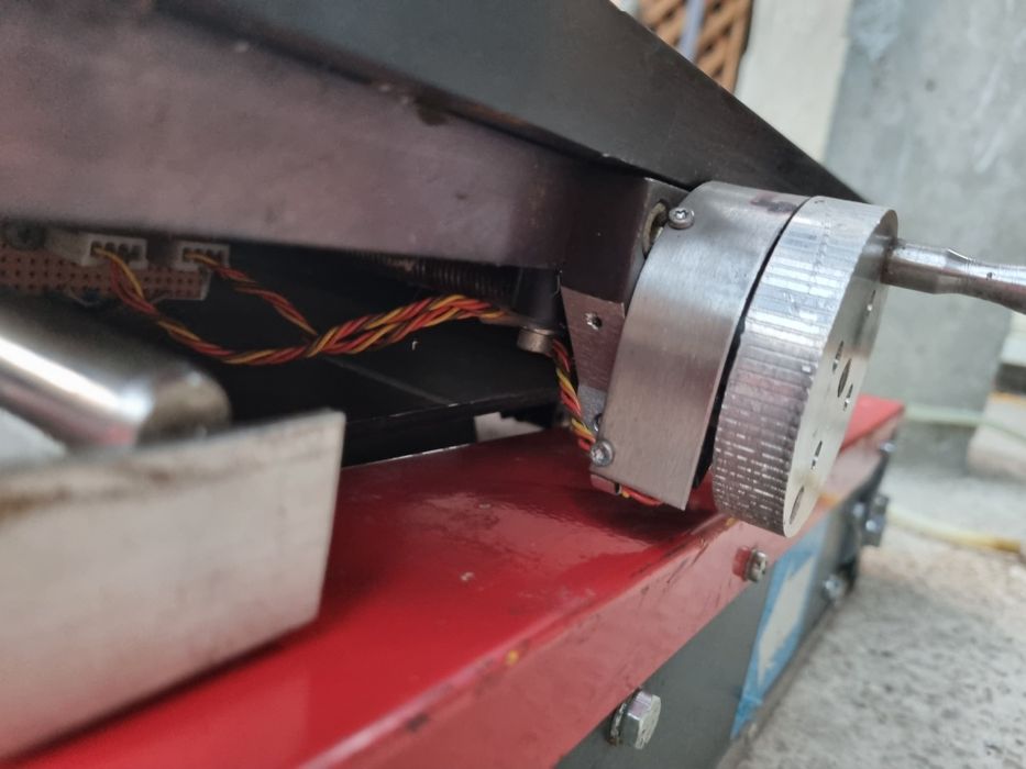 Freza metal CNC mecanica fina profesională