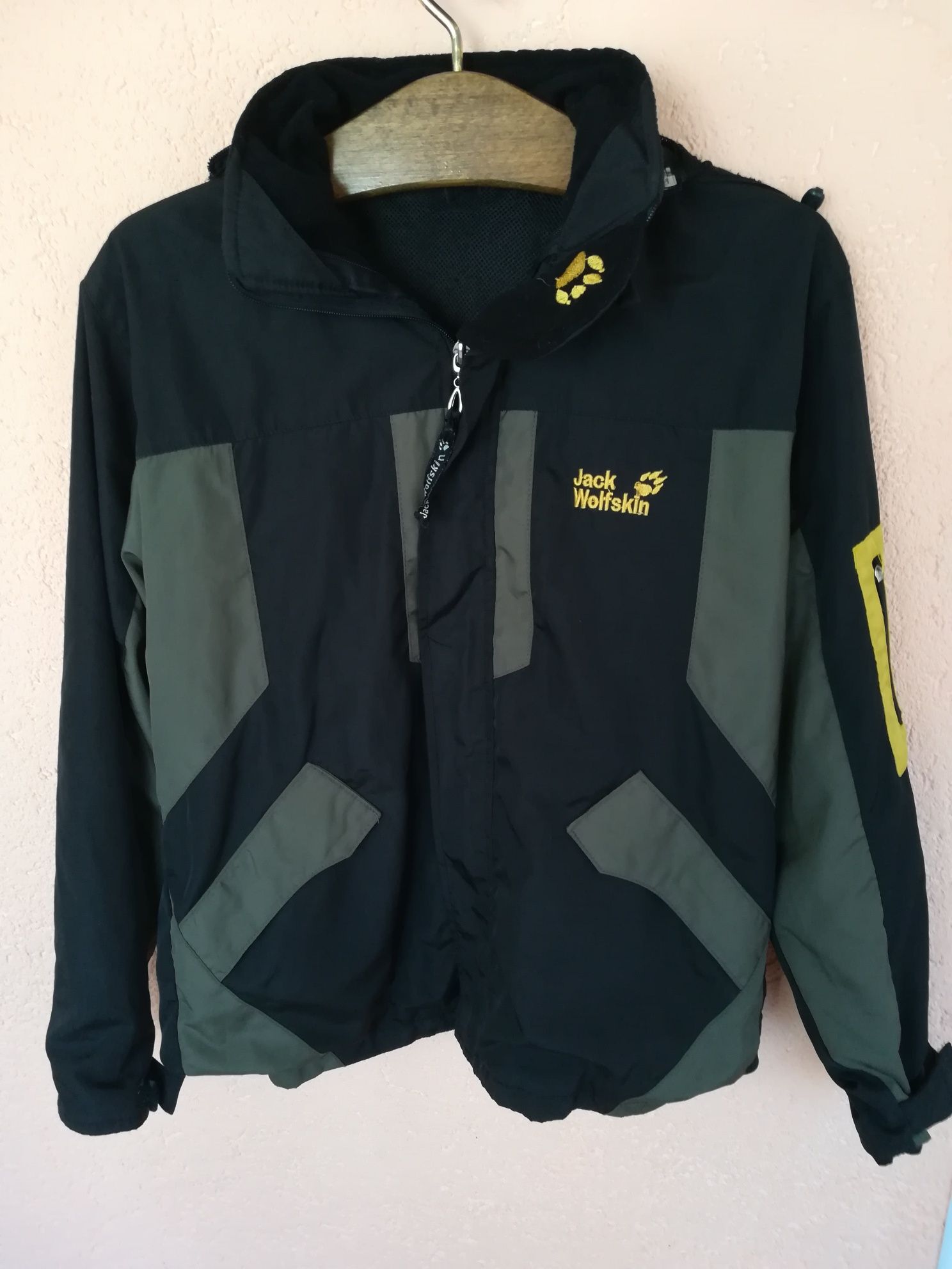 Geaca Jack Wolfskin mărimea S pt copii