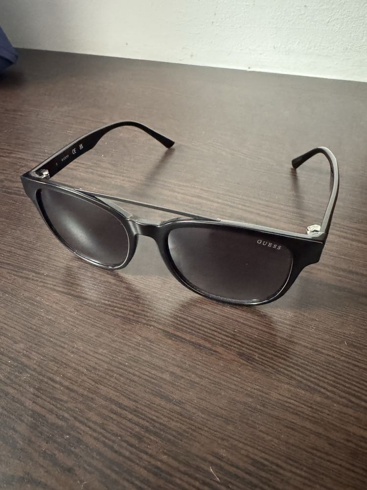 Ochelari de soare Guess