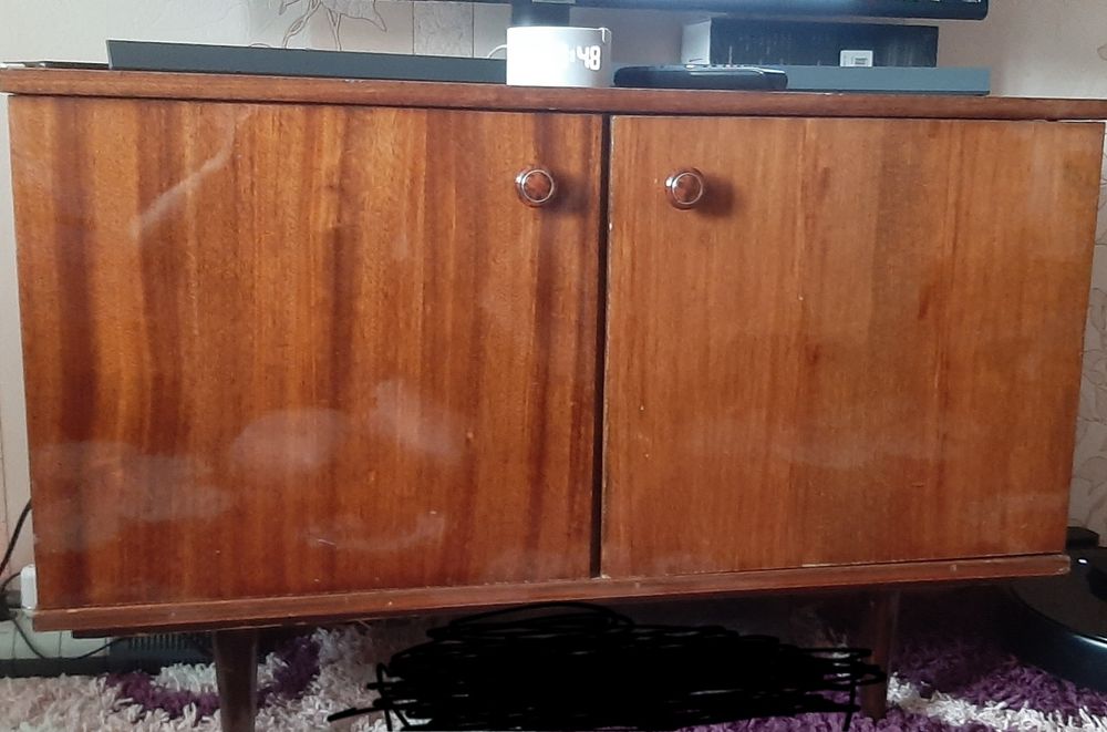 Продам тумбу под телевизор