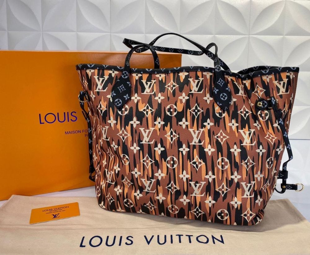 Geanta Louis Vuitton-colectia noua !Produsul este din piele naturală ,