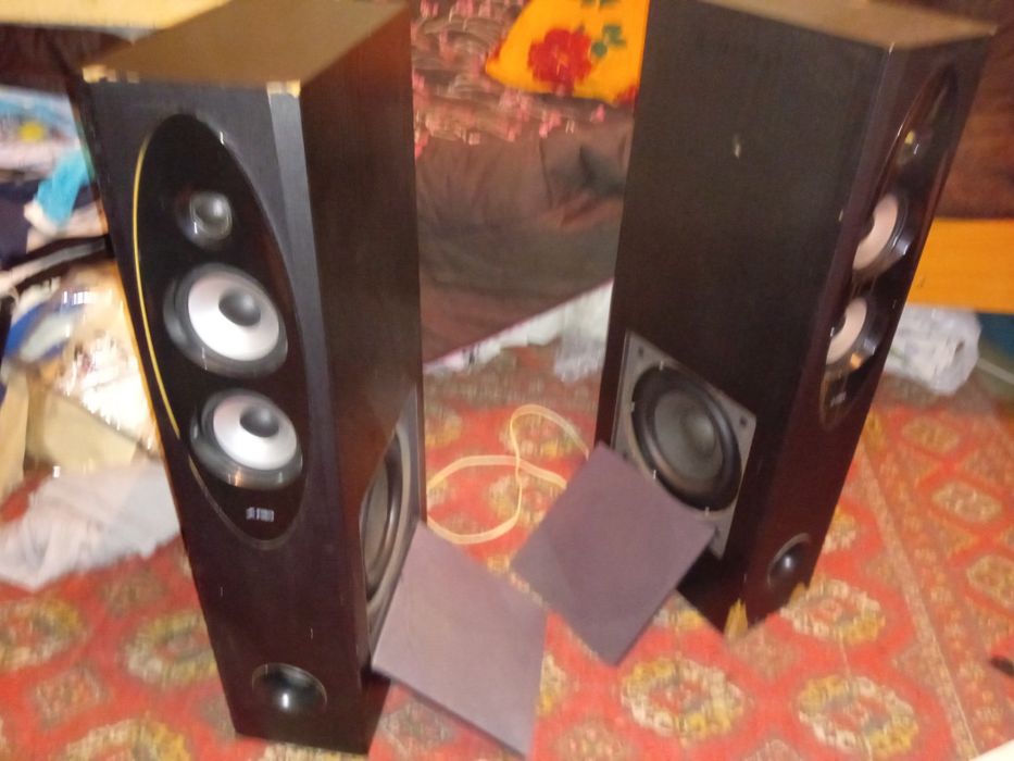 Продоёца калонки две пары