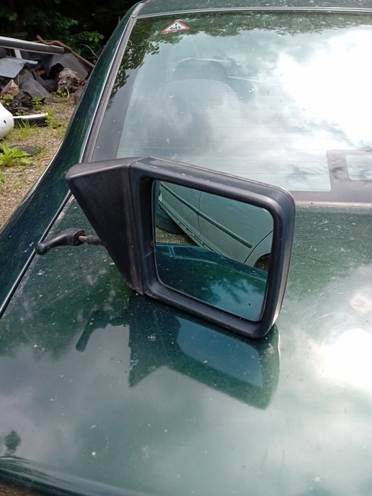 Продавам дясно огледало от Мерцедес 124