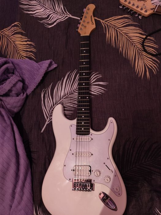 комплект электрогитара + комбик