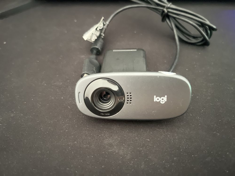 Поодаю веб-камеру logi c310
