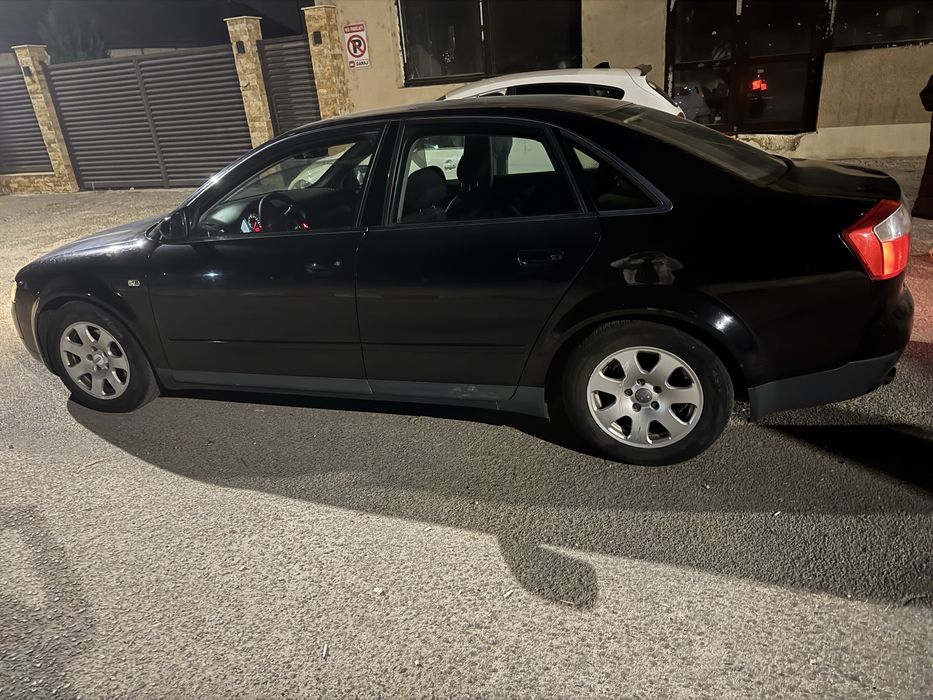 Vand audi a4 negru