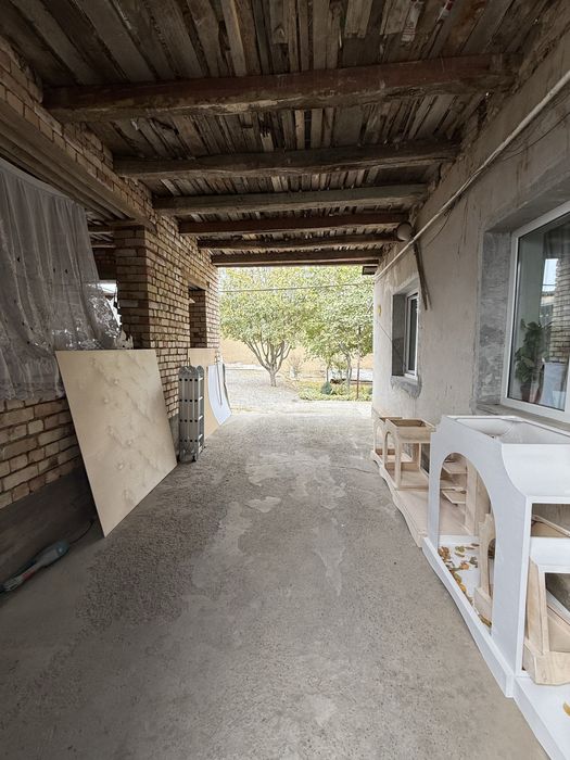 Nazarbek tarnovda 7.7 sotixli uy sotiladi