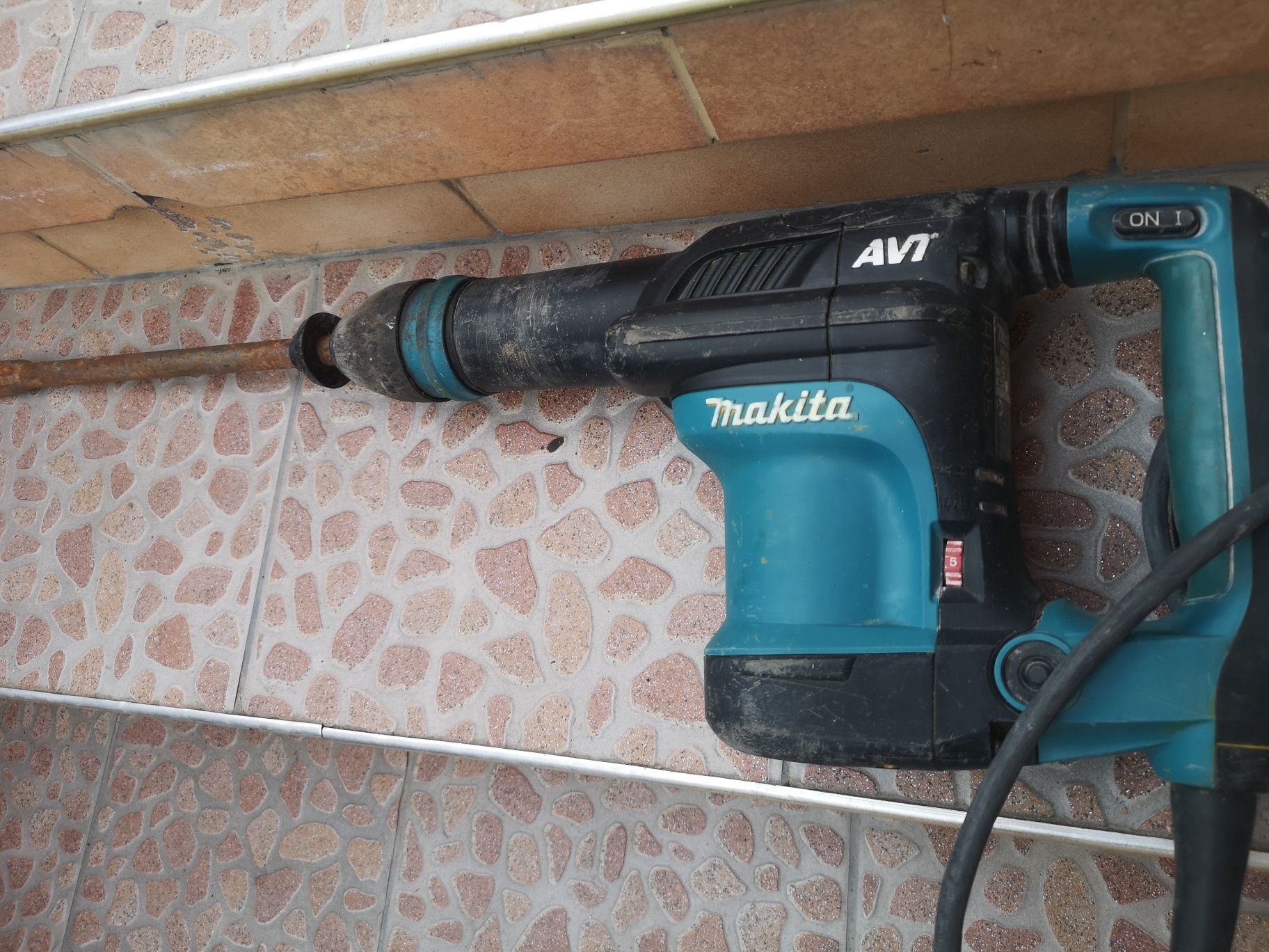 Къртач Makita HM0871C