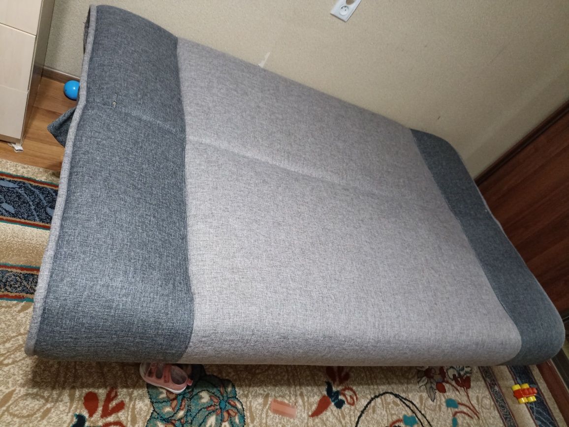 Продается раскладной диван с двумя раскладными креслами