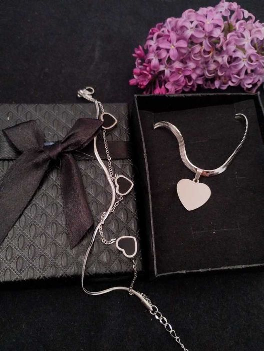 Колие и гривна с сърце цвят бял