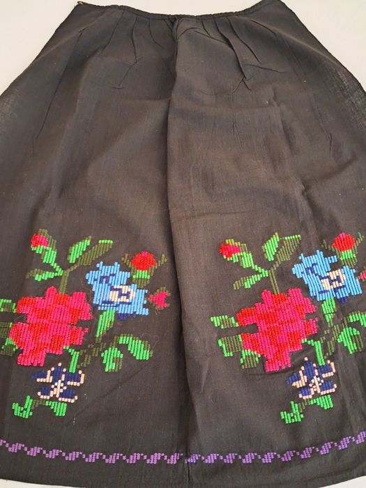 Ръчно бродирани престилки