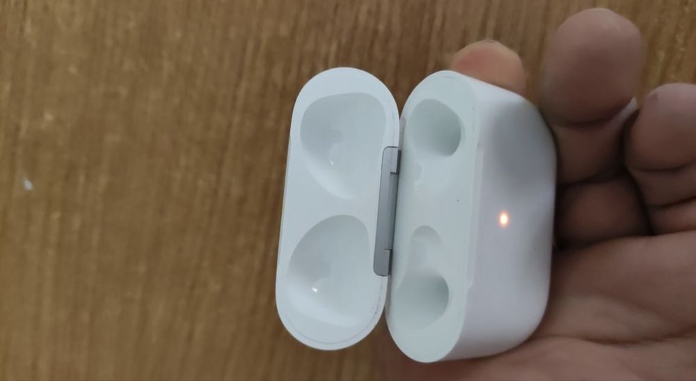 Продам оригинал кейс от airpods 3