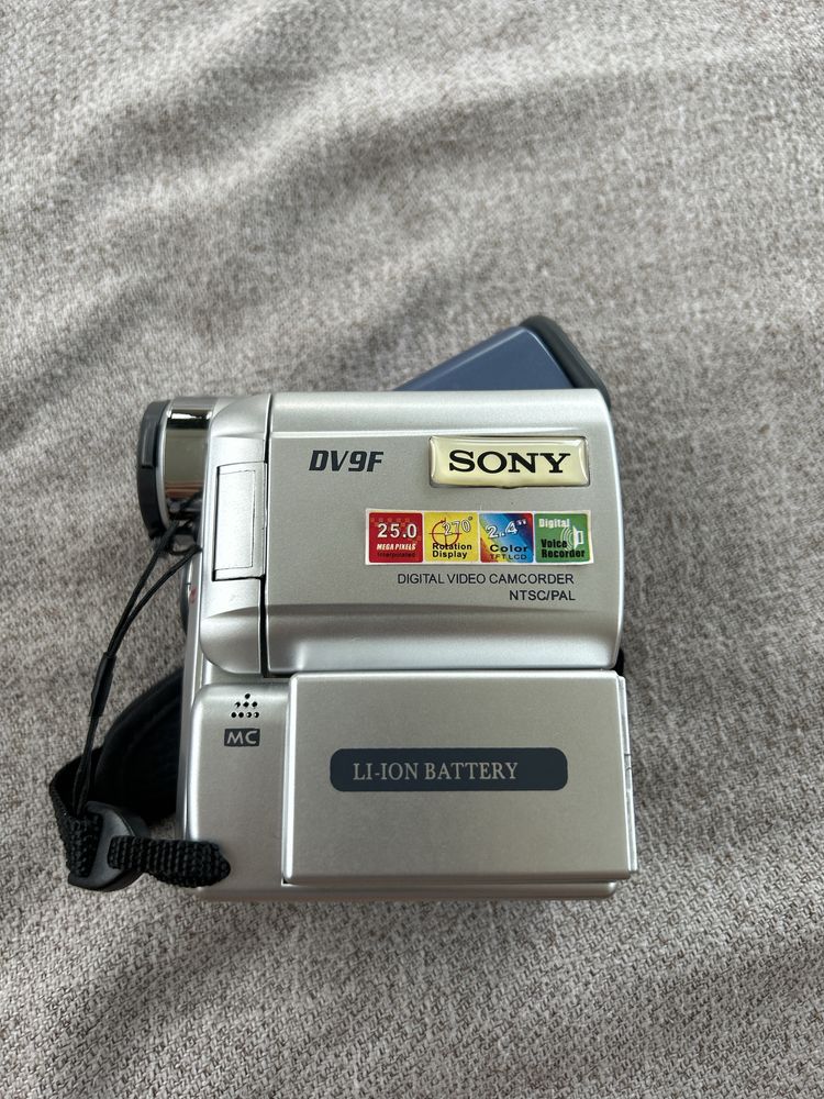 Видеокамера Sony DV9F