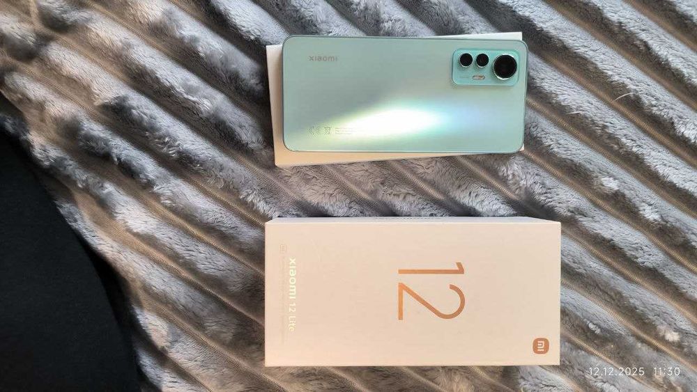 Xiaomi 12 Lite (8/256 ГБ, состояние отличное)