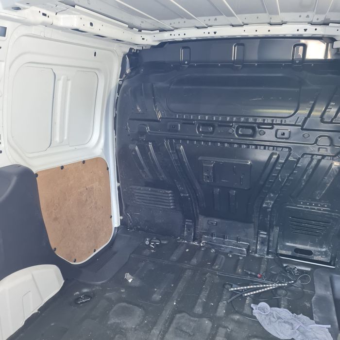 Vând schimb ford transit connect