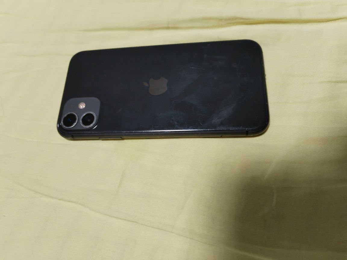 iPhone 11 64 GB .
