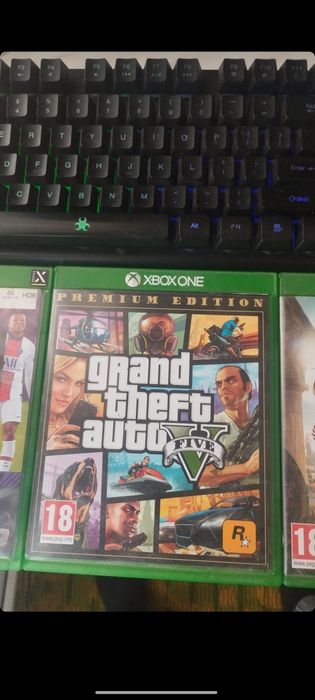 vând/schimb Xbox one s+jocuri