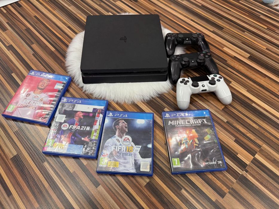 PS4 Slim 1TB + 3 оригинални контролера + 4 игри – Отлично състояние!