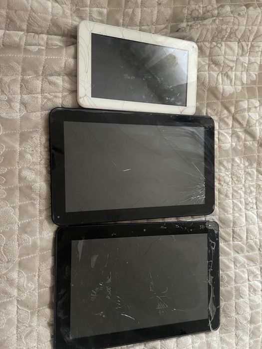 Продам планшеты на запчасти