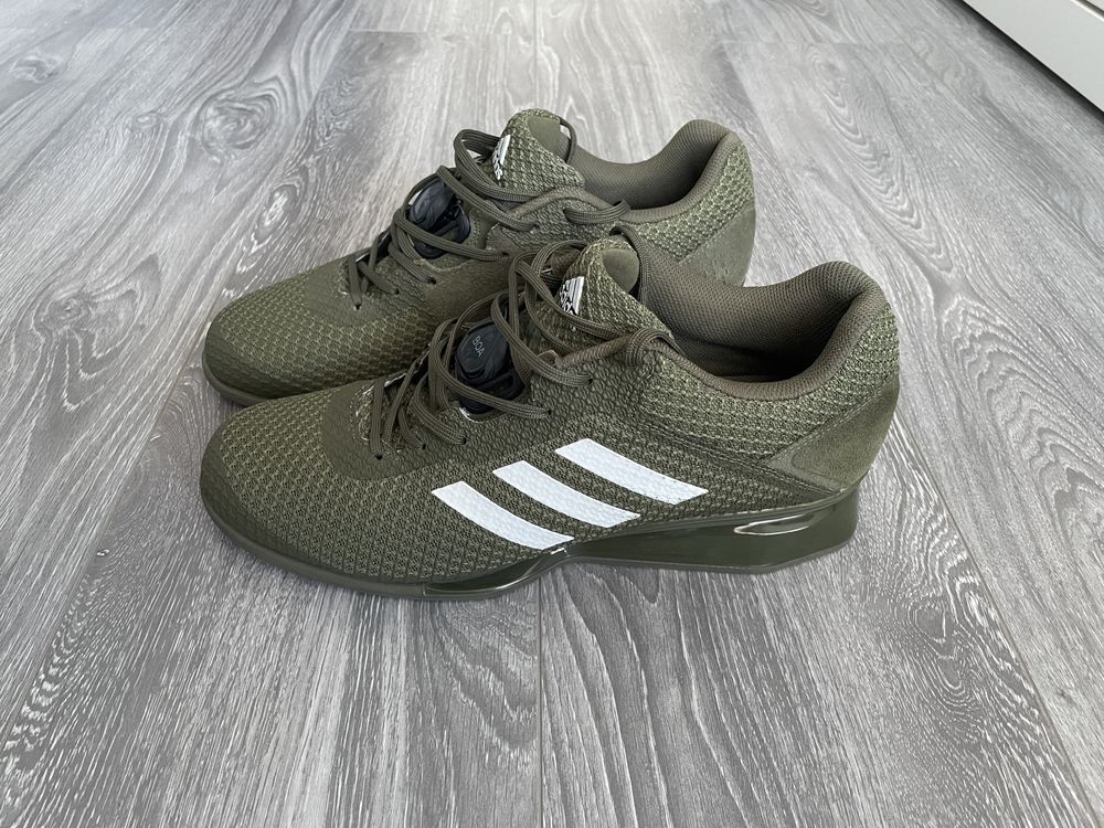 Продам штангетки Adidas.